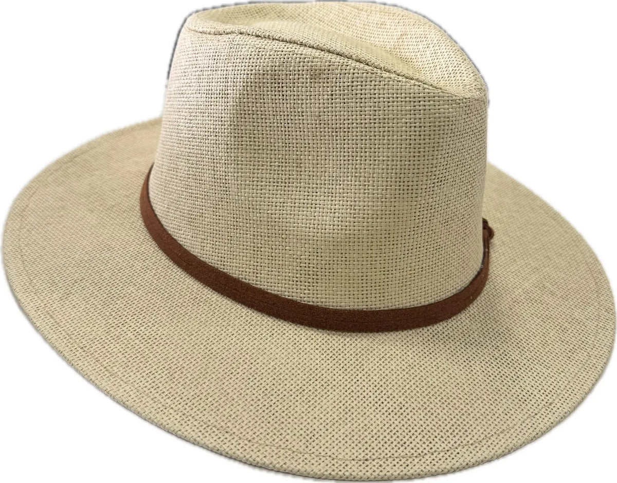 Sombrero tipo Panamá de ala ancha con cordón